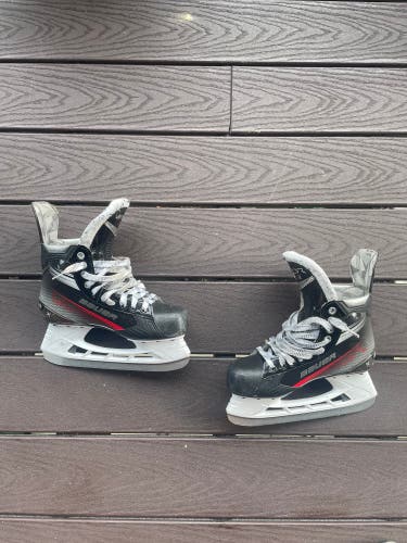 2022 Bauer Vapor X3 Hockey Skates Regular Width 6.5 (Used)