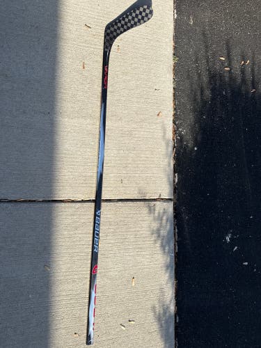 Senior Bauer Vapor Team Right Handed Hockey Stick P28 70 Flex Pro Stock (Used)