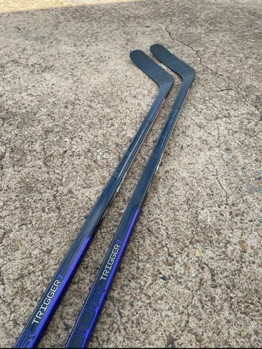 2 Pack CCM Trigger 7 PRO Pro Stock Hockey Stick Grip 75 Flex P71M MALKIN PRO CURVE LEFT 63863