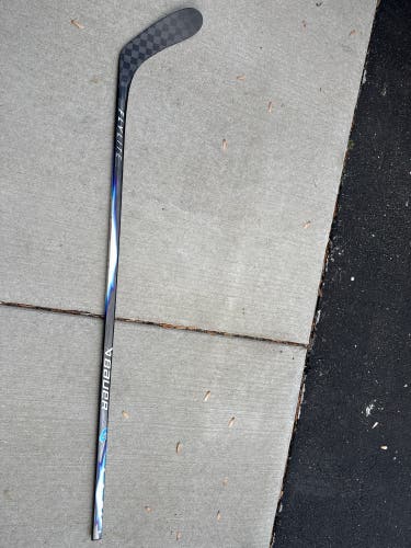 Senior Bauer Vapor Flylite Right Handed Hockey Stick P28 70 Flex (Used)