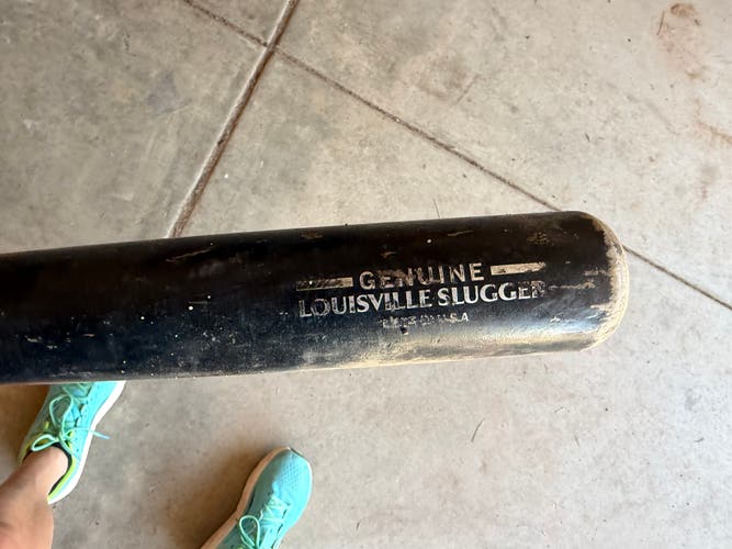 Louisville Slugger Bat (-4) 24 oz 28" (Used)
