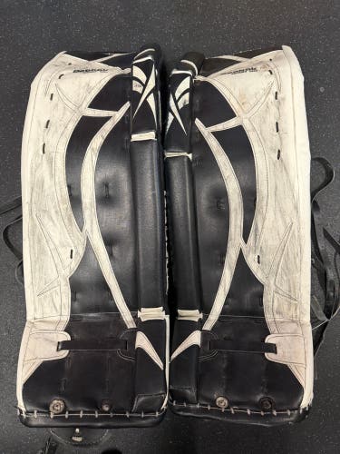 35" Reebok 9000 Goalie Leg Pads (Used)