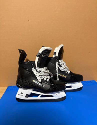 Brand New Bauer Shadow Skates 8.5 Fit 2 with Fly-Ti
*Send Offers*