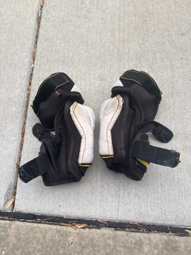 Senior Medium CCM Tacks 9060 Elbow Pads (Used)