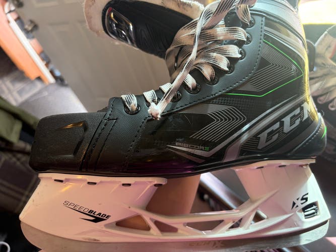 CCM Ribcor Hockey Skates Wide Width 8.5 (Used)