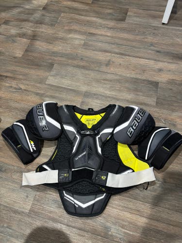 Men's Large Senior Bauer Supreme 2S Shoulder Pads (Used)