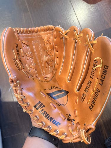 Windsor 37003 Baseball Glove Professional Model E-Z Catch 12
