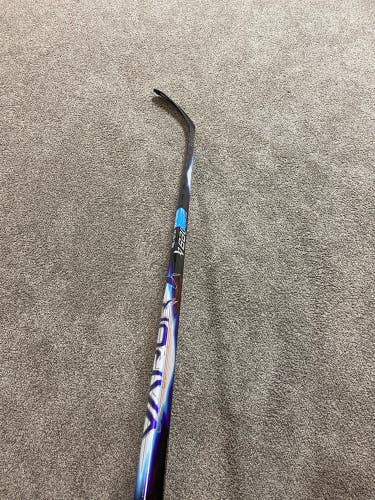 **BRAND NEW**Senior Bauer Vapor Flylite Right Handed Hockey Stick P28 70 Flex (New)