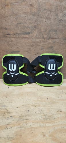 Youth Medium Winnwell Elbow Pads (Used)