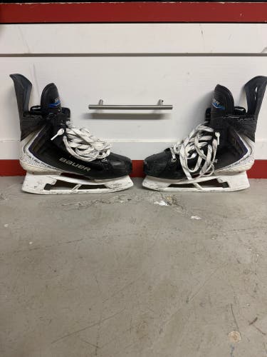 White/Blue 2025 Bauer Vapor Flylite Hockey Skates 10 (Used)