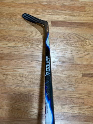 Youth Bauer Vapor Flylite Left Hand Hockey Stick P28 20 Flex (Used) *READ*
