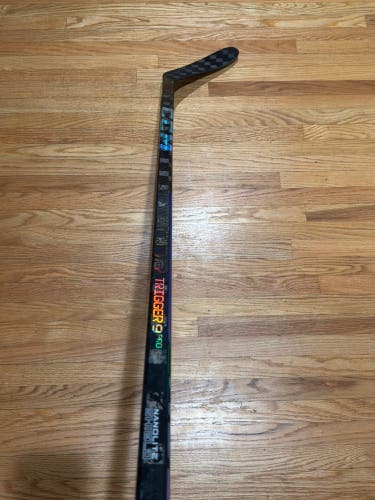 Intermediate CCM Ribcor Trigger 9 Pro Right Handed Hockey Stick P28 55 Flex (Like new)