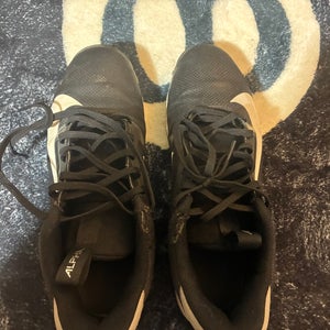 Men's Size M 8.5 (W 9.5) Nike Cleats Turf Cleats (Used)