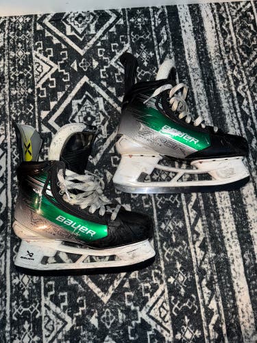 Green 2023 Bauer Vapor Hyperlite 2 Hockey Skates Pro Stock/Custom Size 10 (Used)