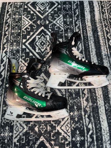 Green 2023 Bauer Vapor Hyperlite 2 Hockey Skates Pro Stock/Custom Size 10 (Used)