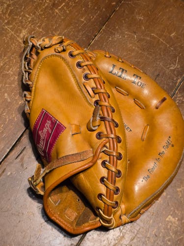 Rawlings RH RCM30 Catcher's Glove 32.5" (Used)