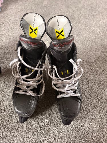 2023 Bauer Vapor Hyperlite 2 Hockey Skates 10 (Used)