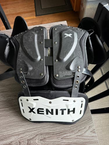 Medium Youth Xenith Flyte Shoulder Pads (Used)