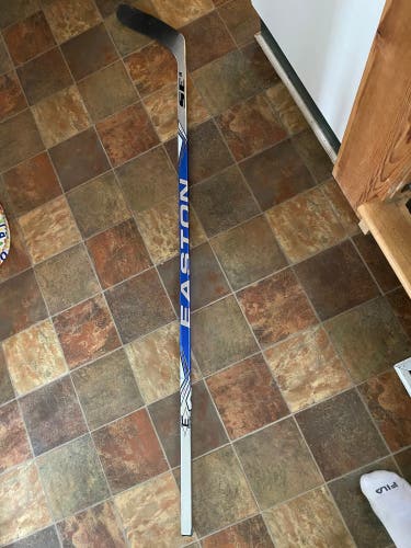 Senior Easton Synergy SE16 Left Hand Hockey Stick Toe Pattern 85 Flex Pro Stock (Used)