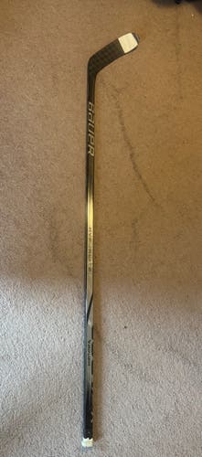 Senior Bauer Vapor Hyperlite 2 Right Handed Hockey Stick P28M 77 Flex Pro Stock (Used)