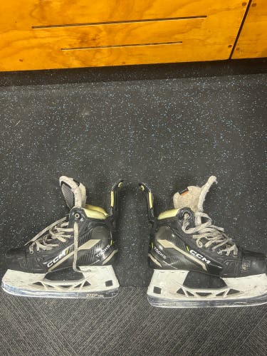 2022 CCM AS-V Hockey Skates Regular Width 7.5 (Used)
