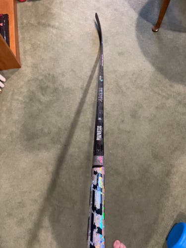 Senior Bauer Twitch Right Handed Hockey Stick P38 87 Flex (New)