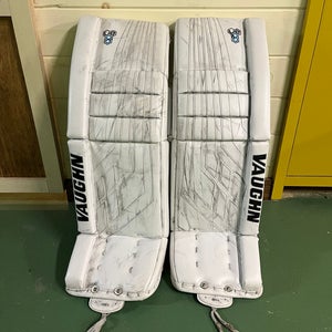 31" Vaughn Velocity VE8 Goalie Leg Pads (Used)