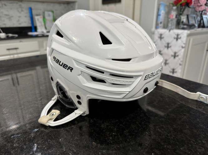 Large Bauer Re-Akt 150 Helmet (Like New)