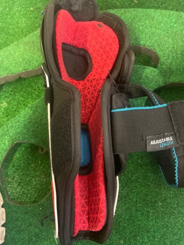 Junior CCM JetSpeed FT680 11" Shin Pads (Used)