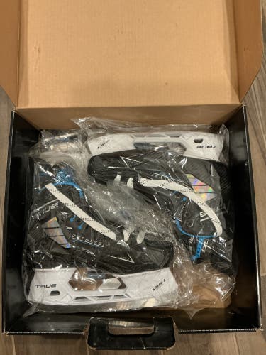 2024 True Catalyst 7x4 Hockey Skates Regular Width 8 (New)