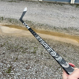 Senior CCM JetSpeed FT5 Pro Right Handed Hockey Stick P28 70 Flex (Used)