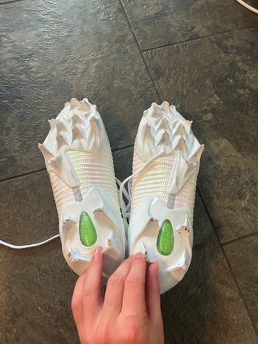 Unisex Size M 10.0 (W 11.0) Under Armour Low Top Molded Cleats (Used)