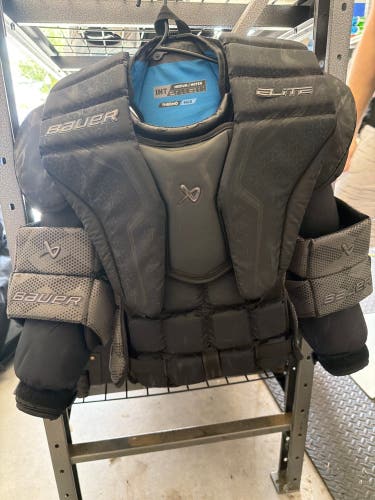 Medium Bauer Elite Goalie Chest Protector (Used)