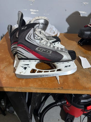 Bauer Vapor X2.0 Hockey Skates Regular Width 8 (Used)