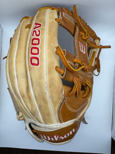 Wilson A2000 H12 RH Softball Glove 12" (Used)