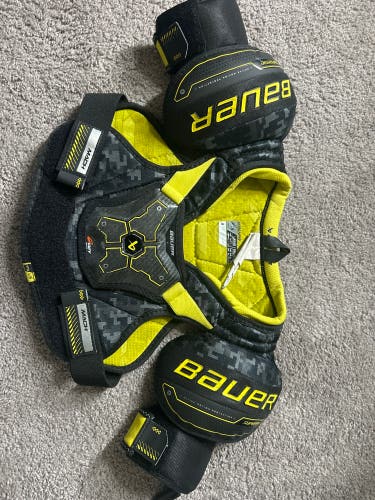 Large Youth Bauer Supreme Mach Shoulder Pads (Used)
