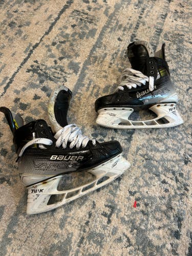 Bauer Vapor Hyperlite 2 Hockey Skates 7.5