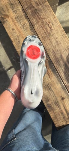 Men's Size M 8.5 (W 9.5) Nike (New)