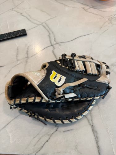 2022 Wilson A2000 RH First Base Baseball Glove 12.5" (Used)