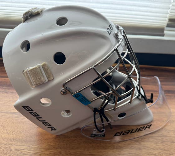Senior Medium 2023 Bauer 950 Goalie Mask (Used)