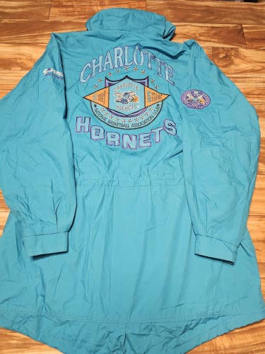 Vintage 90s Charlotte Hornets NBA Nutmeg Jacket Windbreaker Hooded Size XL