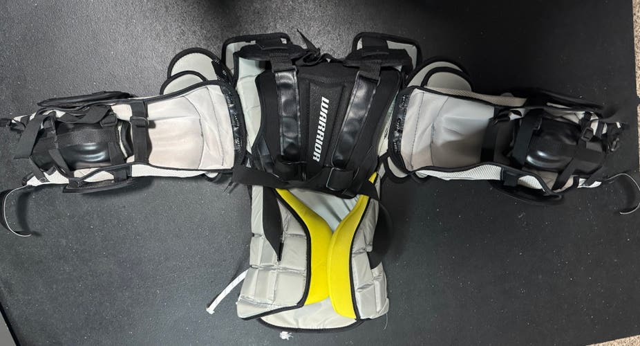 Medium Warrior Ritual X3E Goalie Chest Protector (New)