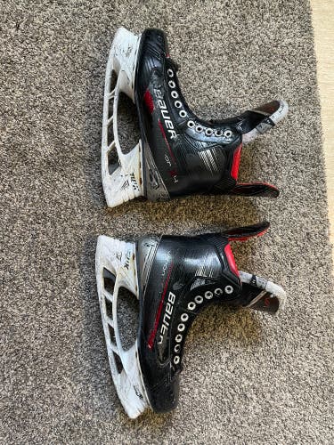 Black 2023 Bauer Vapor X4 Hockey Skates Regular Width 9 (Used)