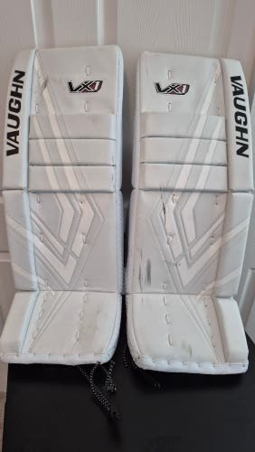 26" 2025 Vaughn VX1 Goalie Leg Pads (Used)