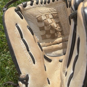 Wilson A950 RH Softball Glove 12" (Used)