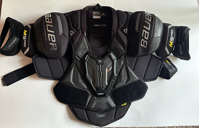 XL Senior Bauer Supreme M5 Pro Shoulder Pads (Used)
