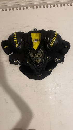 Men's Large Intermediate Bauer Supreme 3S Shoulder Pads (Used)