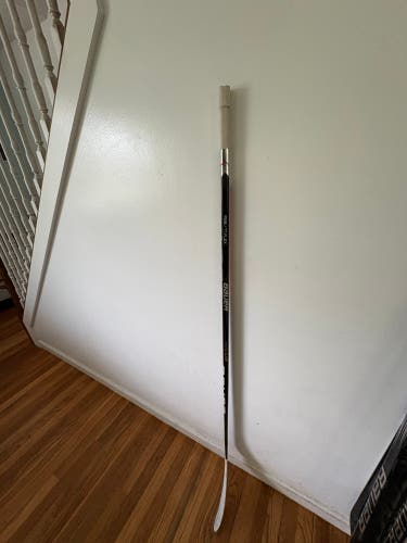 Senior Bauer Vapor Hyperlite Left Hand Hockey Stick P28 77 Flex (Used)