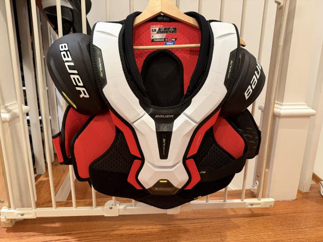 Men's XL Senior Bauer Vapor Hyperlite Shoulder Pads (Used)