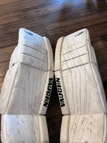 31" Vaughn Velocity V9 Goalie Leg Pads (Used)